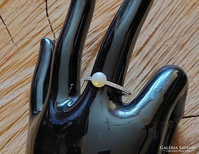 Beautiful silver ring with real cultured pearls and zircons