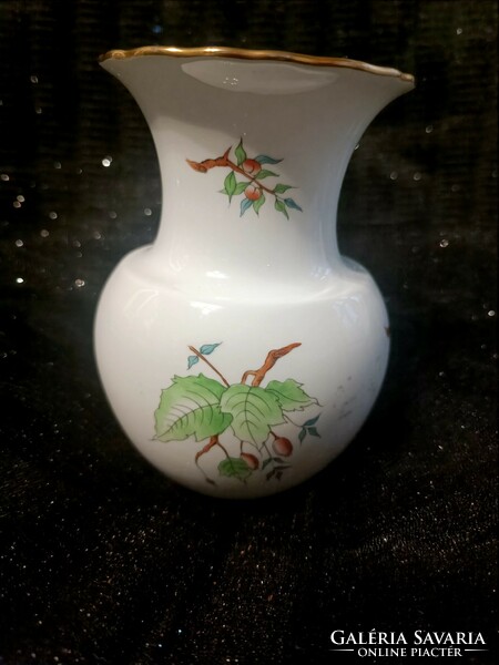 Herend vase with Hecsedli pattern