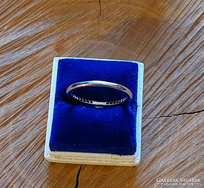 Szépséges ezüst gyűrű valódi tenyésztett gyönggyel és cirkóniákkal