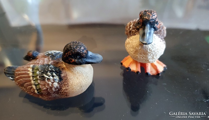 2 Figures, 3 wonderful, symptomatic ducklings. Mini figures.. 4.5 Cm. They are long.