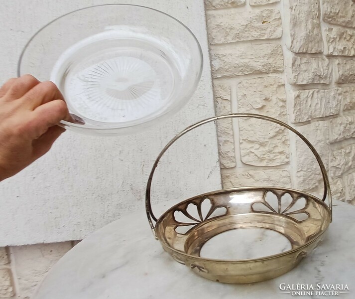 Szecessziós ezüstözött asztalközép kínàló eredeti üveggel.Àttört mintàs