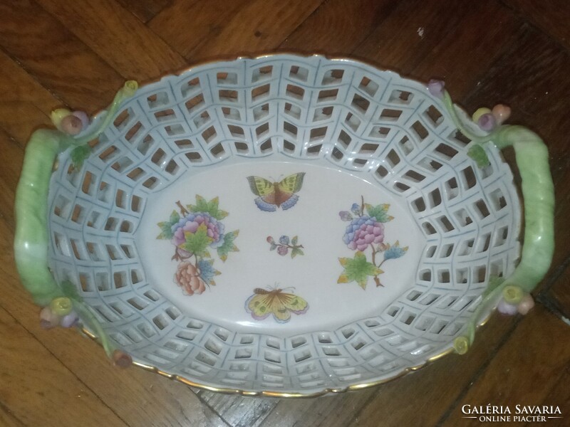 A large openwork basket with a fabulous Victoria pattern from Herend