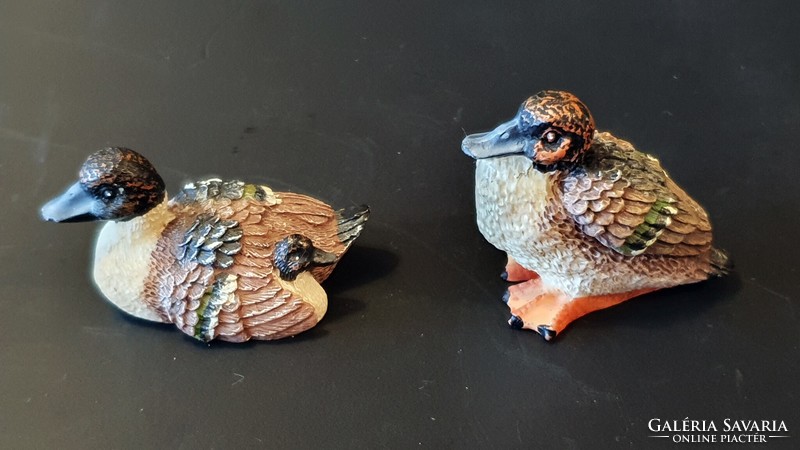 2 Figures, 3 wonderful, symptomatic ducklings. Mini figures.. 4.5 Cm. They are long.