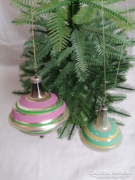 2 Christmas tree decoration snails