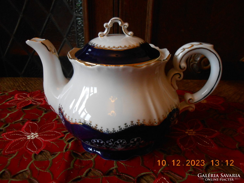 Zsolnay pompadour ii tea pourer