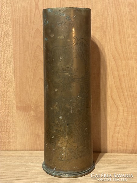 1. World War sleeve vase with floral decoration