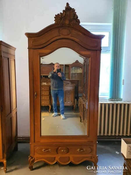 Baroque mirror cabinet