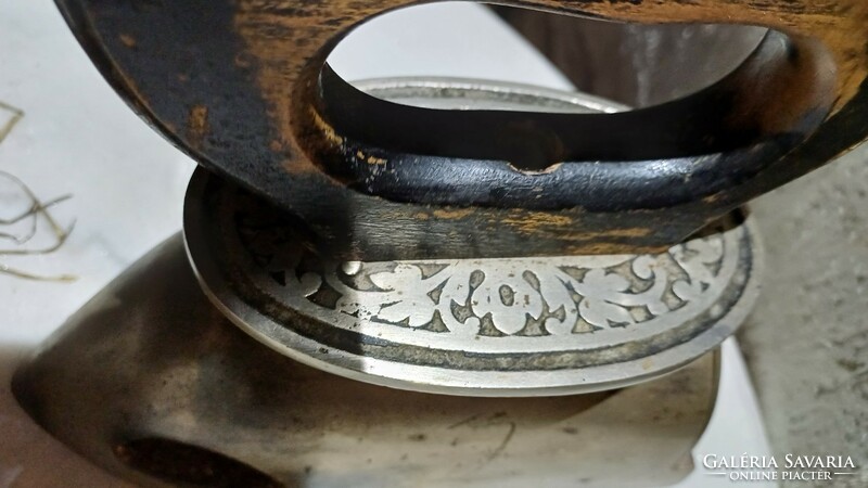 Antique decorative rare iron tailor's iron charcoal iron rareg. 3.6 Kg