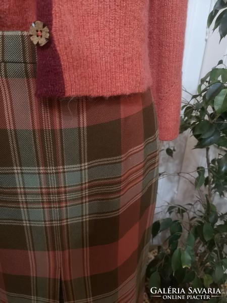Johnstons of elgin 38-40 old money style, 100% wool, tartan midi skirt