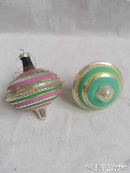 2 Christmas tree decoration snails