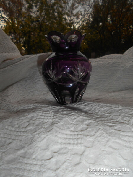 Lila színű  ólomkristály váza-súlyos, masszív darab