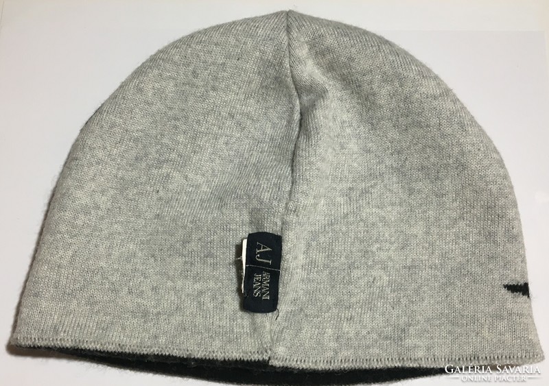 Armani brand cap can also be worn inside out