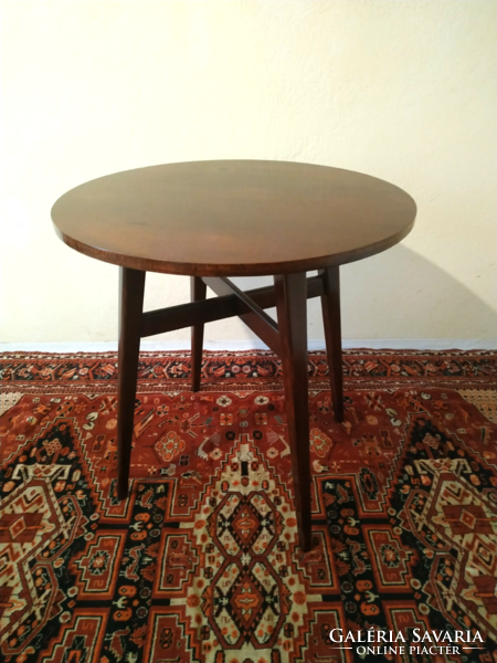 Old side table with a round top