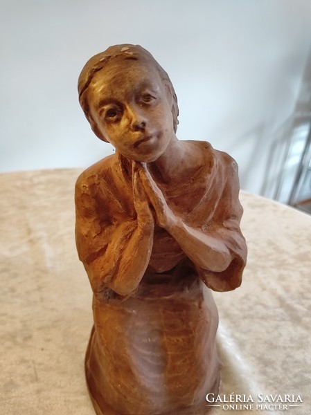 Imádkozó, kerámia szobor Orbán Judit