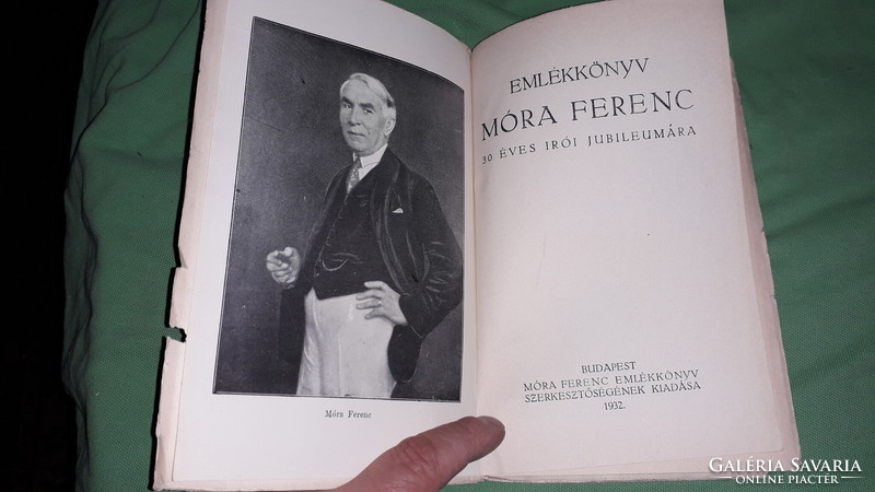 1932. Móra Ferenc emlékkönyv EMLÉKKÖNYV MÓRA FERENC 30 ÉVES ÍRÓI JUBILEUMÁRA  a  képek szerint 2.
