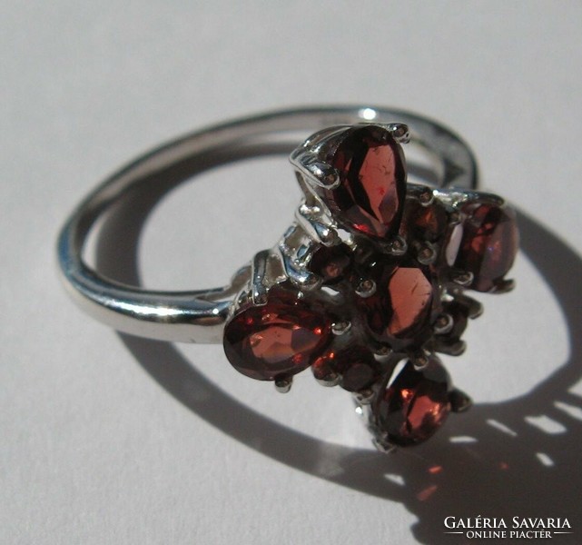 925 Sterling silver ring with real garnet gems, size 60