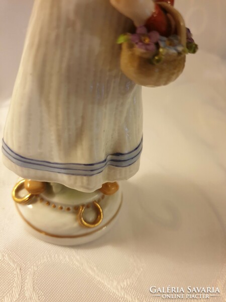 Capode monte Italian porcelain figure is beautiful