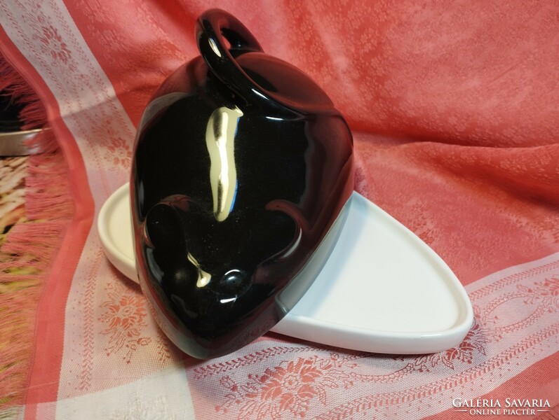 Porcelain mouse holding butter and cheese