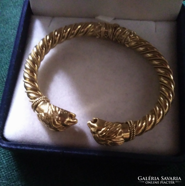 A special gold bracelet with a dragon's head, cuffs.