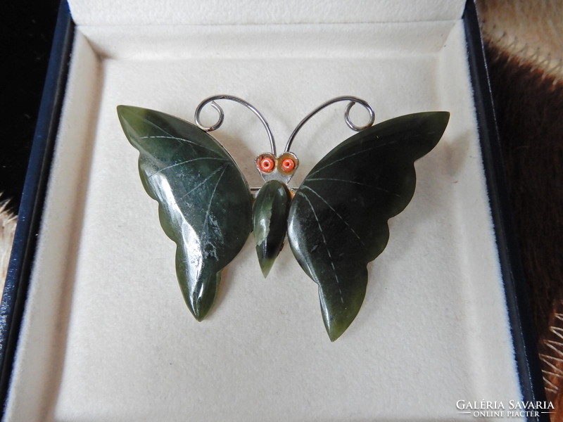 Butterfly brooch decorated with old jade stones