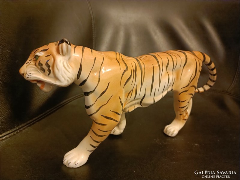 Nagyméretű gránit tigris