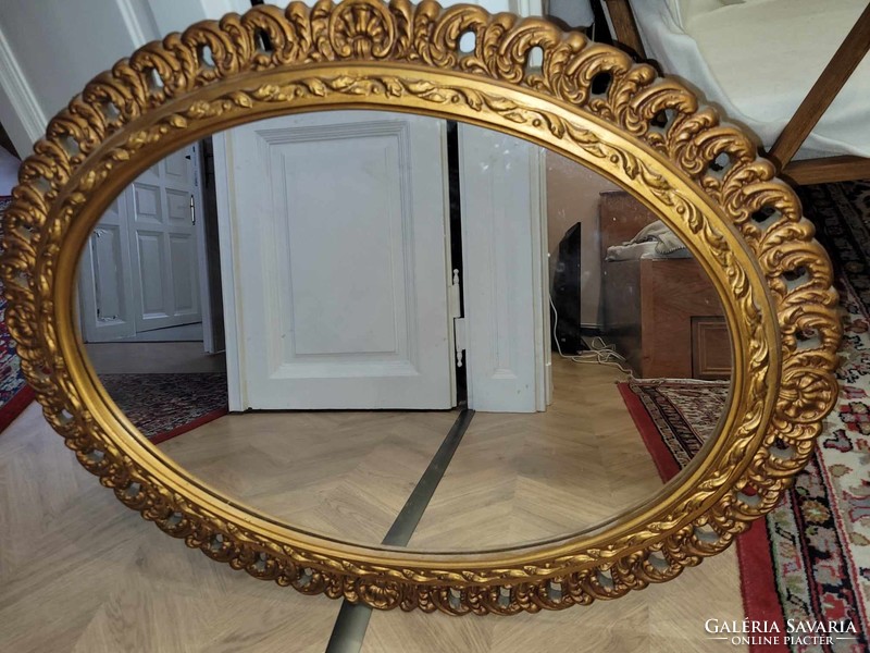 Oval mirror with a beautiful golden frame