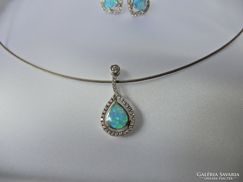 Silver jewelry set decorated with opal and crystal stones