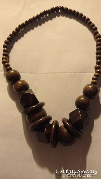 Women's wooden ball necklace from the 80s, cool and elegant large berry jewelry