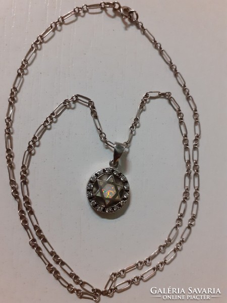 Marked 925 sterling silver necklace with a figaro pattern and a star of david pendant with a silver holly on it
