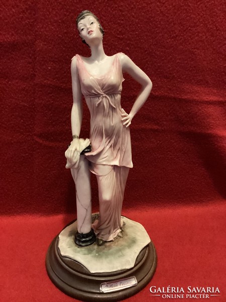 Statue of a lady by Capodimonte Vittorio Tessaro