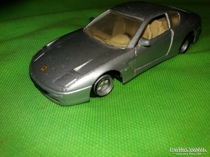 MAISTO Ferrari 456 QT nagyobbacska fém kisautó modellautó 1 :39 méret a képek szerint