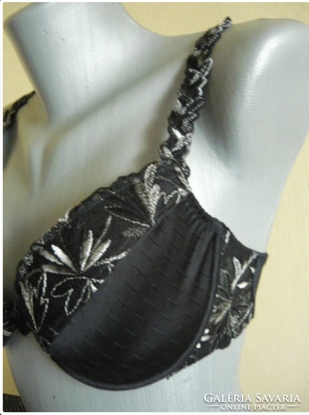 Breast shaping lace bra 80/c