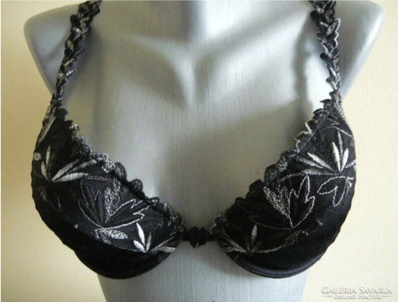 Breast shaping lace bra 80/c
