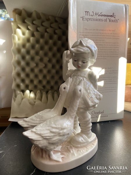 Goebel Hummel nagyméretű porcelán szobor, ritka: fehér mázas!