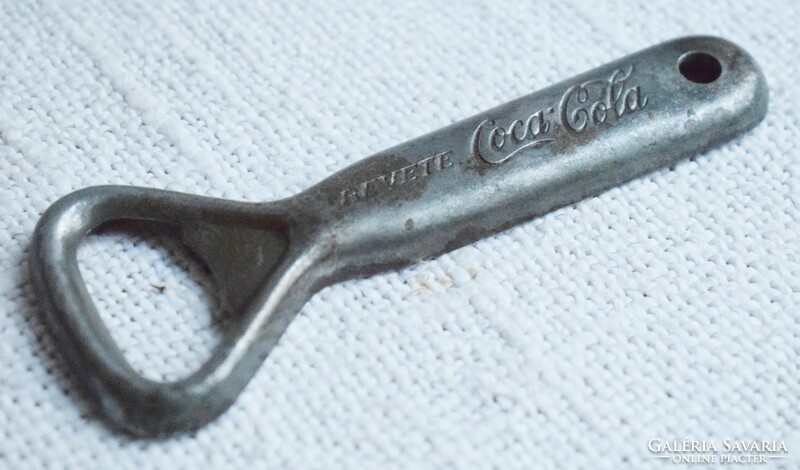 Régi , retro palack bontó nyitó , sörnyitó , BEVETE Coca - Cola , olasz 11 x 4 cm