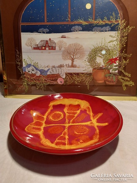 Applied art glazed ceramic wall plate with an interesting representation