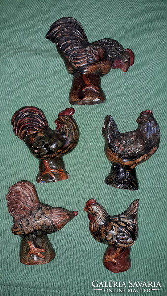 Gyönyörű antik kerámia baromfiudvar festett égetett mázas figurák tyúkok kakas 8cm az 5 db EGYBEN !!