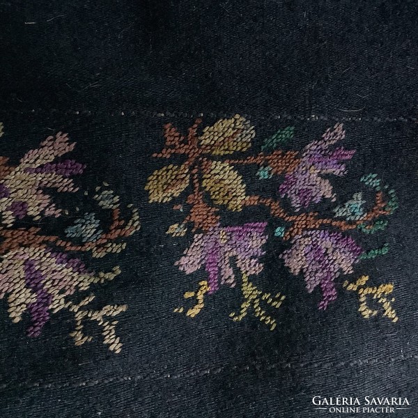 Hemp woven satchel black purple flower lace ethnographic village costume folk dance dance hall antique old