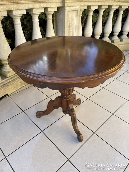 Neobaroque round table