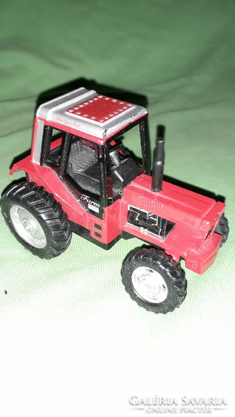 Nagyon szép állapotú piros fém / műanyag lendkerekes traktor szép és működő állapot a képek szerint