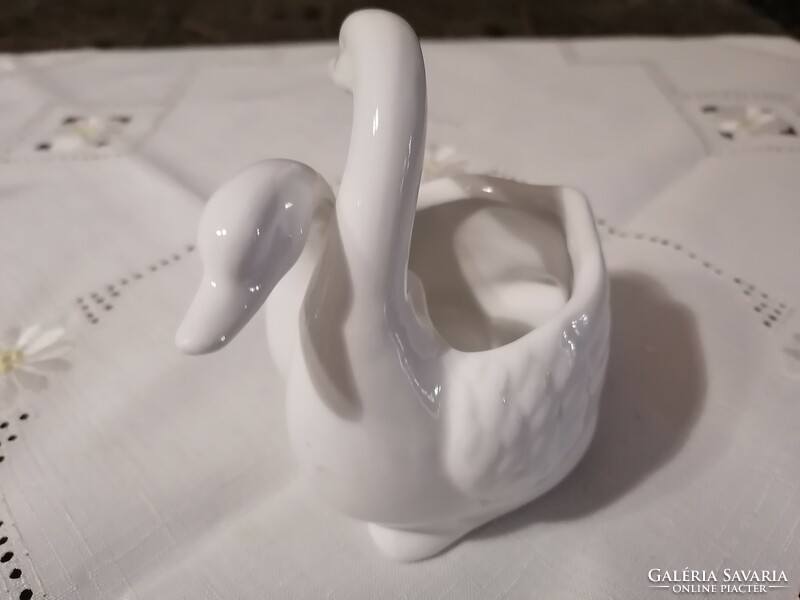 Porcelain salt shaker