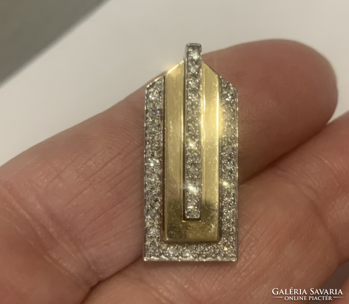 Unique gold pendant with 0.36 Ct diamonds. Certificate included