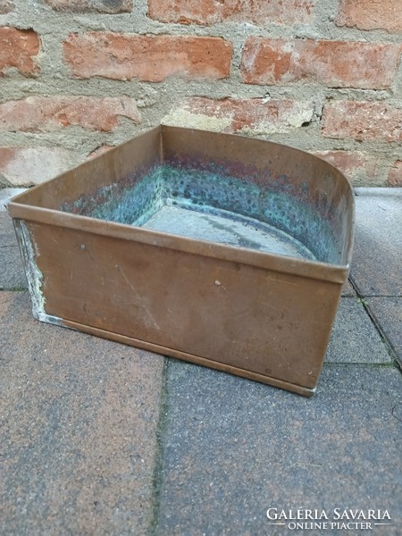 Vintage copper flowerpot with patina. Negotiable.