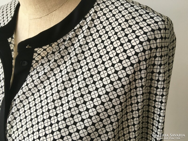 Új Mango új, fekete-fehér absztrakt mintás hosszúujjú ing, blúz - méret: S/M