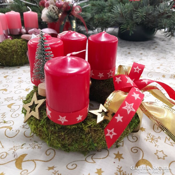 Mini Advent wreath with golden apples and red candles