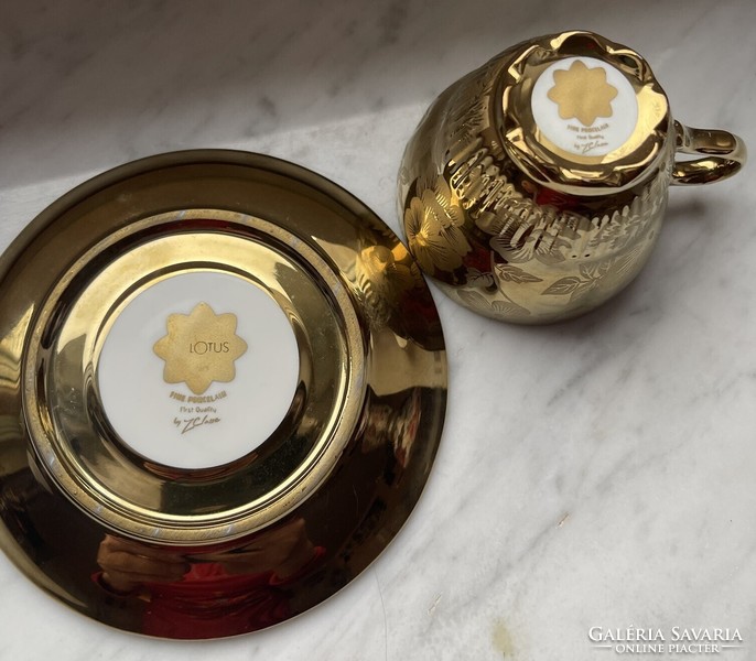 CSODÁS LOTUS matt arany designer csésze alátéttel - Art&Decoration