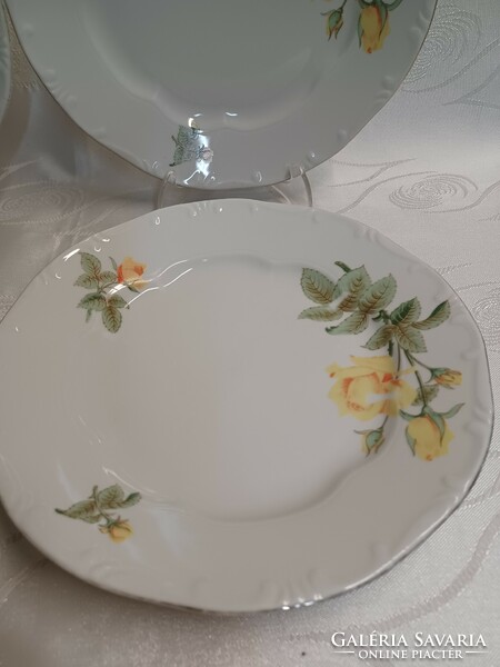 Zsolnay sárga rózsás tányérok