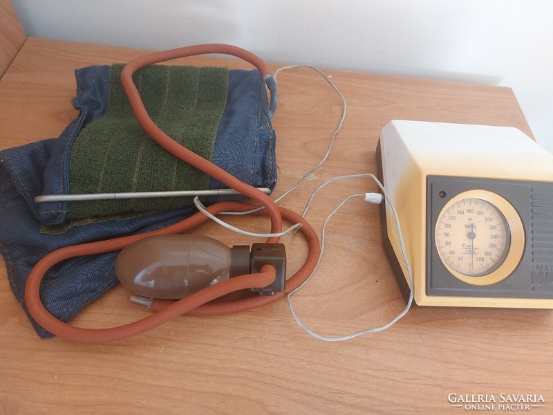 (K) Régi orosz vérnyomásmérő eredeti dobozával