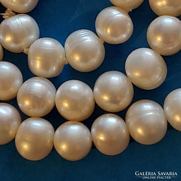 Beautiful large-eyed real cultured pearl necklace
