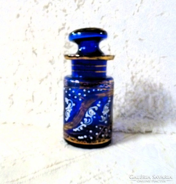 Gilded blue glass bottle with stopper, 15 cm high